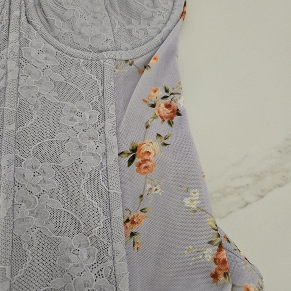 WEWOREWHAT Lace Corset - Picture 2 of 8